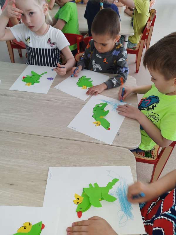 Жил на свете крокодил...