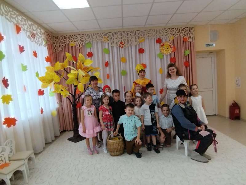 Осень на праздник всех приглашает!
