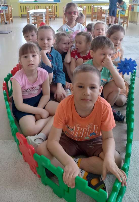 Быть похожими на сильных духом и мужественных космонавтов!