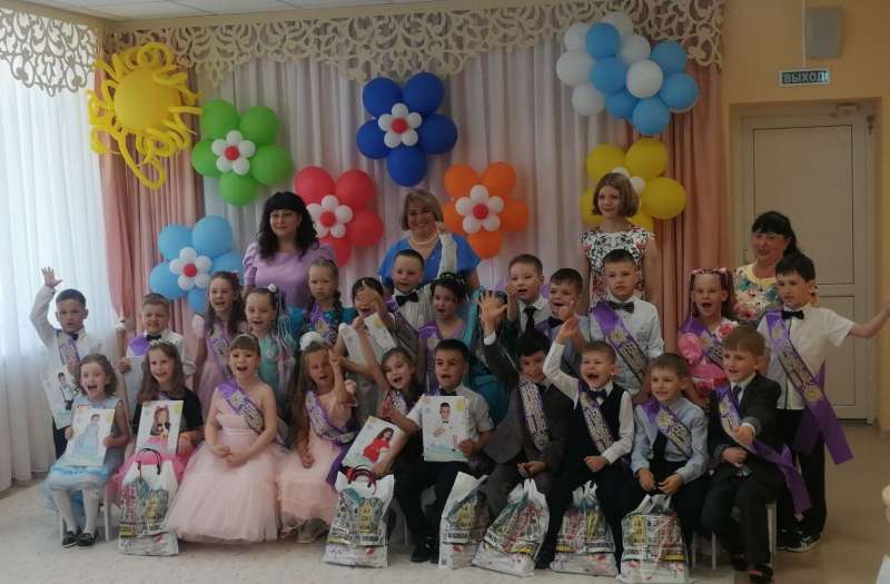В добрый путь, наши дорогие выпускники! 
