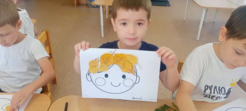 Мы сегодня прогулялись, много листиков собрали!