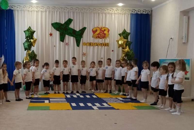 Поздравляем всех ребят, всех военных и солдат!
