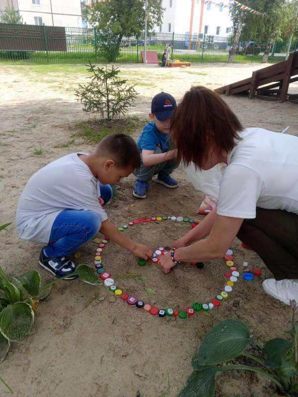 Пластиковые крышки в интерьере детского сада