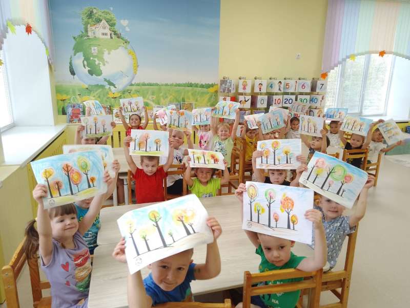 Осень с яркими красками заглянула в среднюю группу "Обучайка".