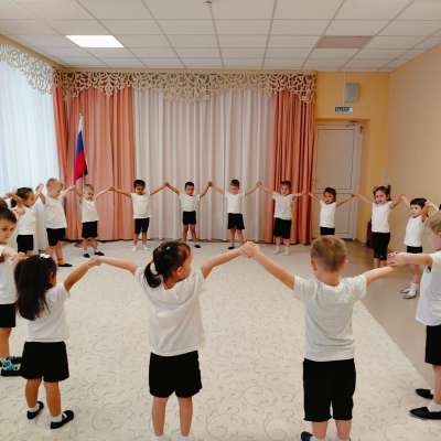 Физкульт-Привет от старшей группы "АБВГДейка" и средней группы "Обучайка"! 